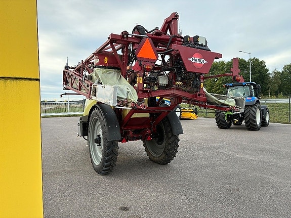 Hardi Commander 4500 twin 3 of 17