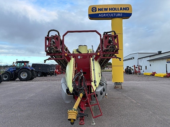 Hardi Commander 4500 twin 8 of 17