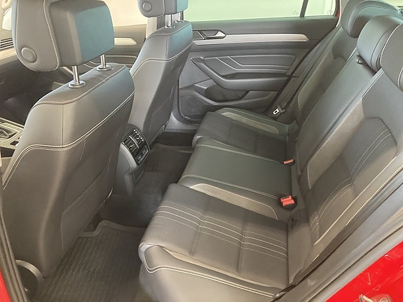 Volkswagen Passat Alltrack 8 of 24