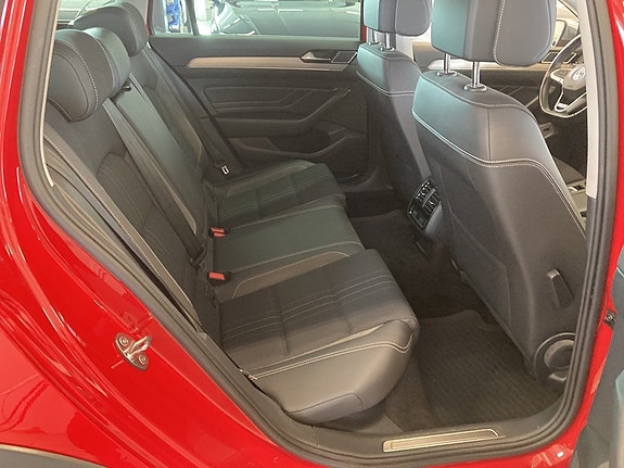 Volkswagen Passat Alltrack 12 of 24