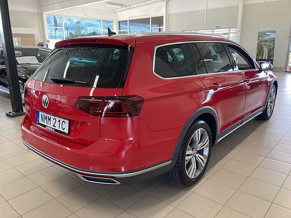 Volkswagen Passat Alltrack 5 of 24