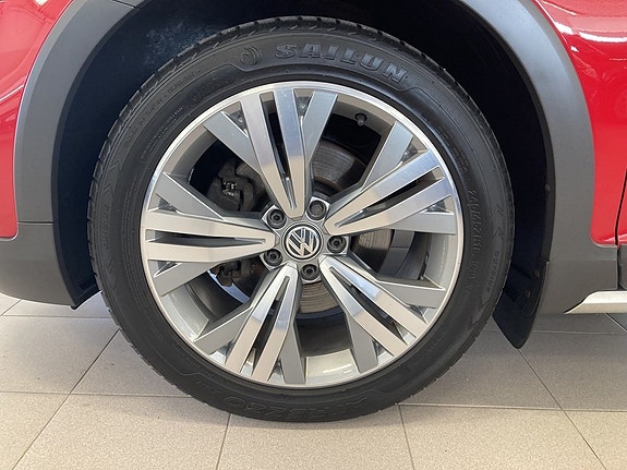 Volkswagen Passat Alltrack 6 of 24