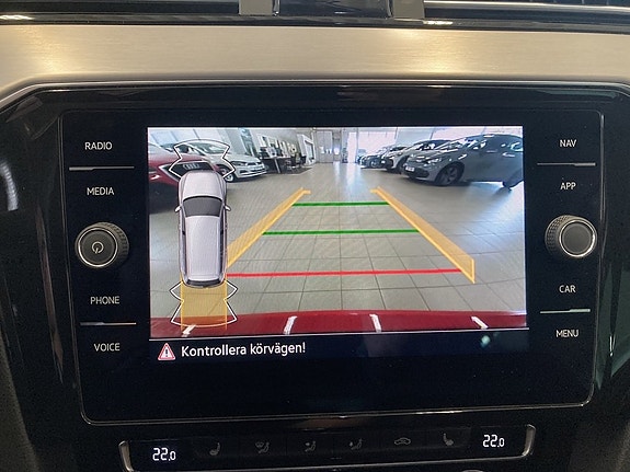 Volkswagen Passat Alltrack 17 of 24