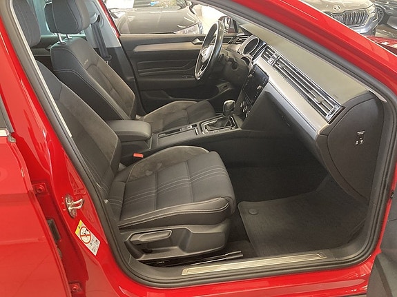 Volkswagen Passat Alltrack 13 of 24