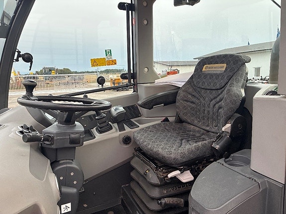 New Holland W 70 12 of 16