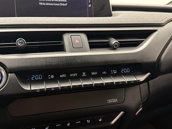 Lexus UX300e 25 of 30