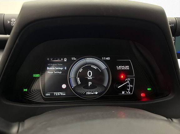 Lexus UX300e 18 of 30