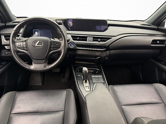 Lexus UX300e 14 of 30