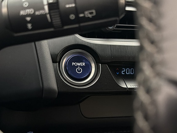 Lexus UX300e 29 of 30