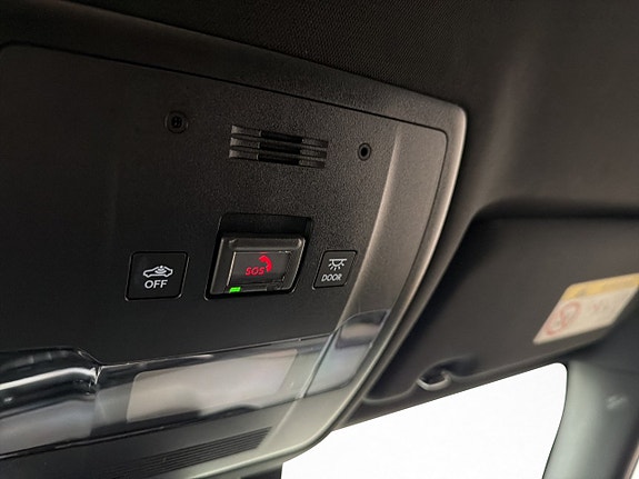 Lexus UX300e 27 of 30