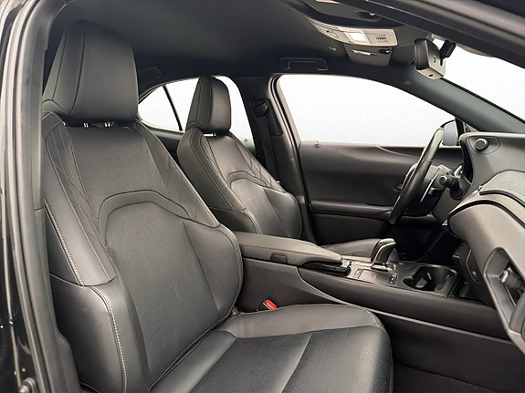 Lexus UX300e 15 of 30