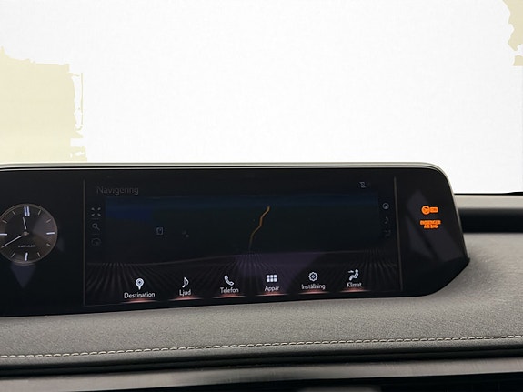 Lexus UX300e 22 of 30