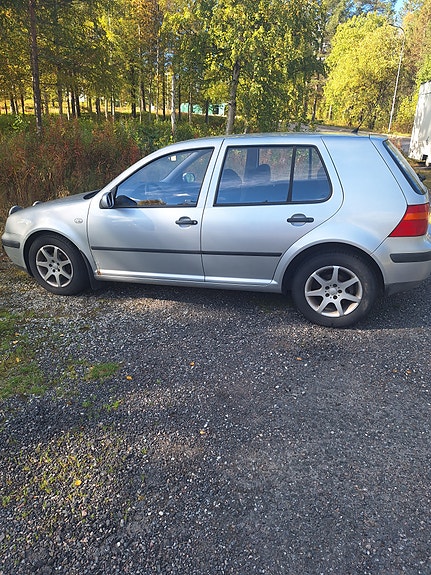 Volkswagen Golf IV 2 of 9