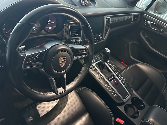 Porsche Macan GTS 4 of 5
