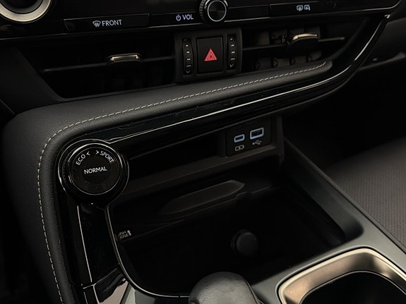 Lexus NX350h 24 of 30