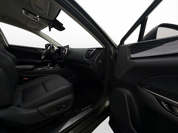 Lexus NX350h 28 of 30