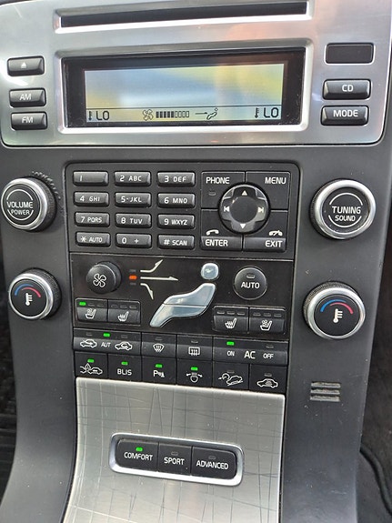 Volvo XC70 11 of 21
