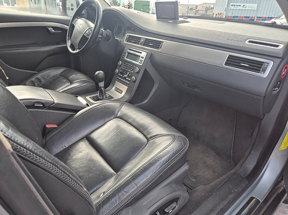 Volvo XC70 9 of 21