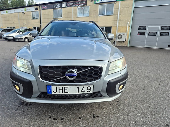 Volvo XC70 2 of 21