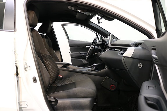 Toyota C-HR 12 of 23