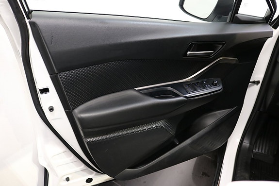 Toyota C-HR 8 of 23