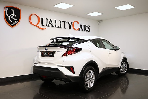 Toyota C-HR 3 of 23