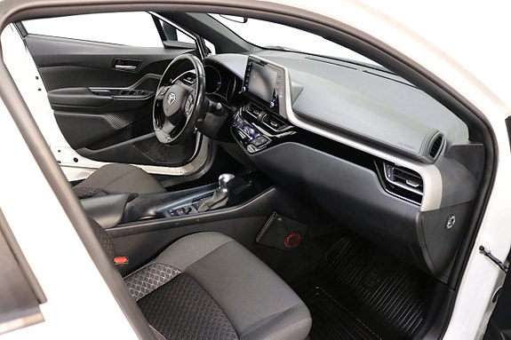 Toyota C-HR 13 of 23
