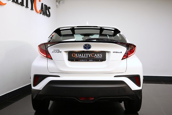Toyota C-HR 6 of 23
