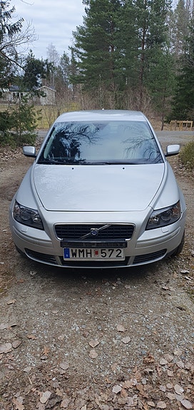 Volvo S40 2 of 7