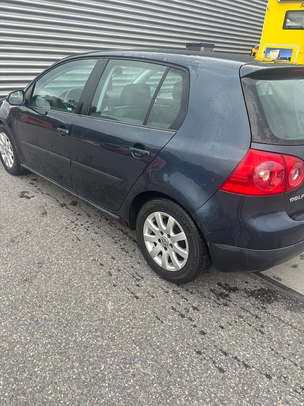 Volkswagen Golf V 5 of 7