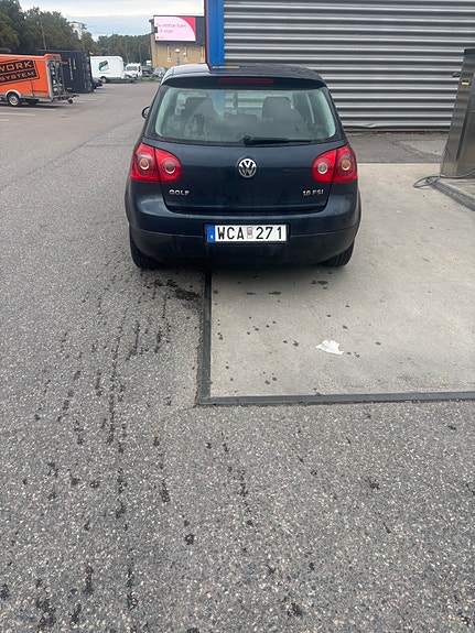 Volkswagen Golf V 4 of 7