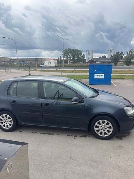 Volkswagen Golf V 2 of 7