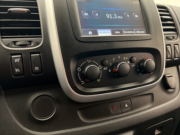 Opel Vivaro 19 of 25