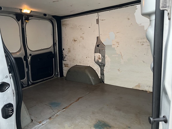 Opel Vivaro 11 of 25