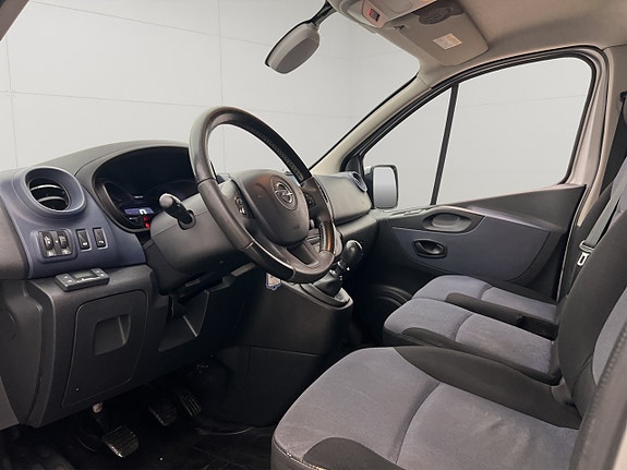 Opel Vivaro 13 of 25