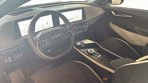 Kia EV6 8 of 21