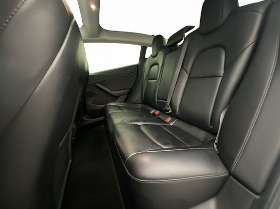 Tesla Model 3 17 of 30