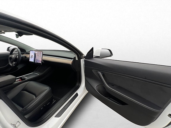 Tesla Model 3 16 of 30