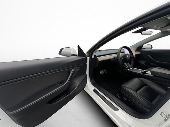 Tesla Model 3 11 of 30
