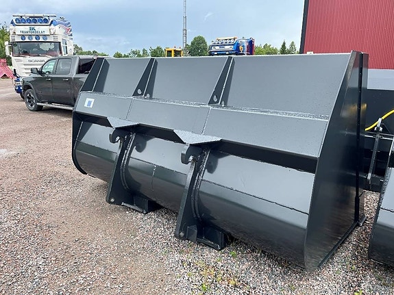 Lastarskopa 5,5 m3 Stora Bm fästet 2 of 6