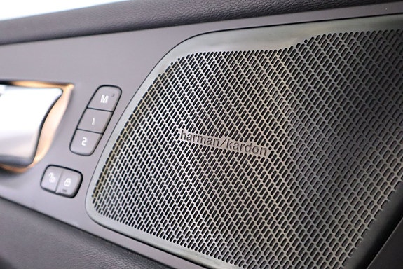 Volvo XC60 13 of 23