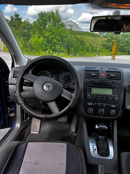 Volkswagen Golf V 8 of 8
