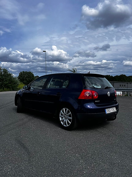 Volkswagen Golf V 3 of 8