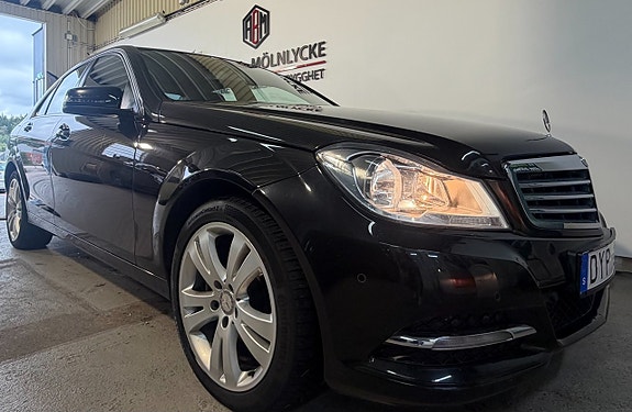 Mercedes-Benz C220 10 of 15