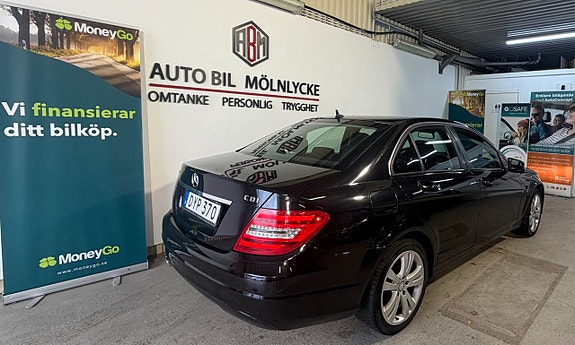 Mercedes-Benz C220 12 of 15
