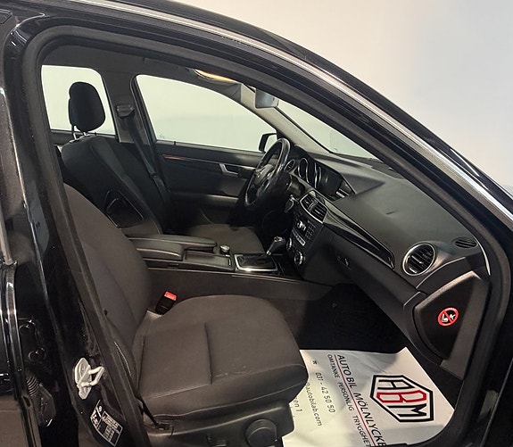 Mercedes-Benz C220 13 of 15