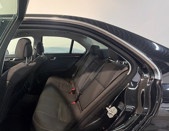 Mercedes-Benz C220 6 of 15