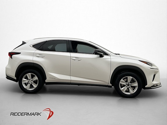 Lexus NX300h 9 of 30