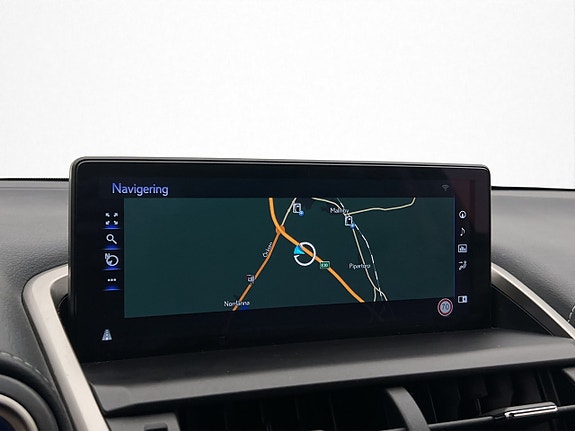 Lexus NX300h 24 of 30