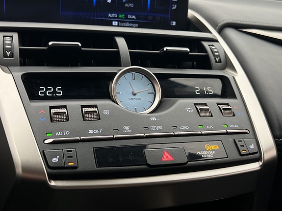Lexus NX300h 26 of 30
